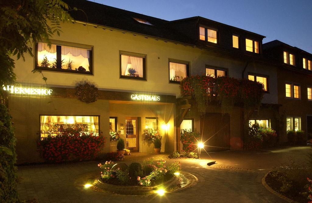 Отель Wein & Gastehaus Hermeshof Триттенхайм Экстерьер фото