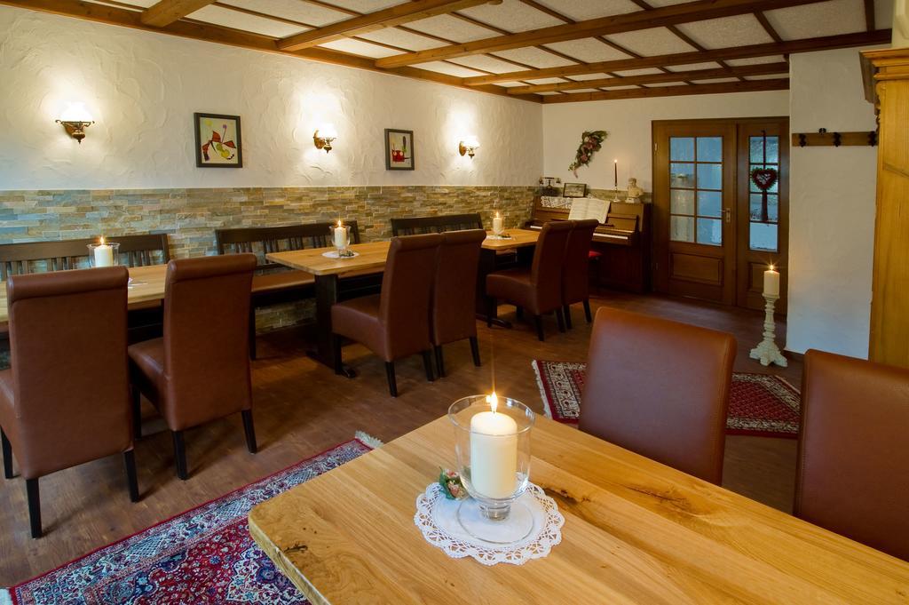 Отель Wein & Gastehaus Hermeshof Триттенхайм Экстерьер фото